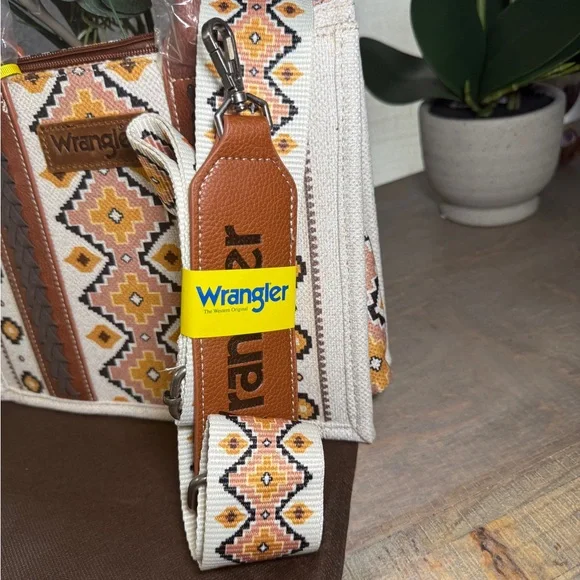 Wrangler Aztec-Pattern Tote in Cream, Brown and Yellow - Picture 2 of 9